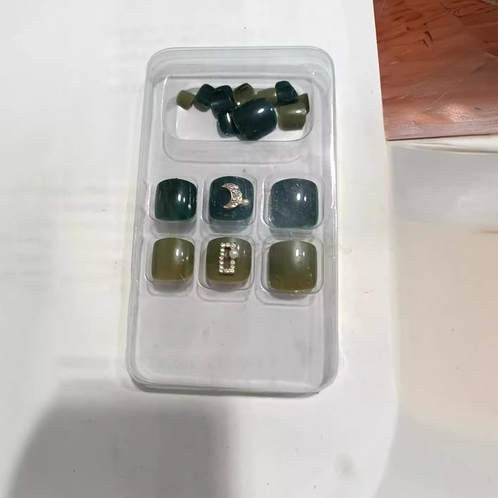 Decorative Press-On Nail Set with Gemstone Accents Bowlift
