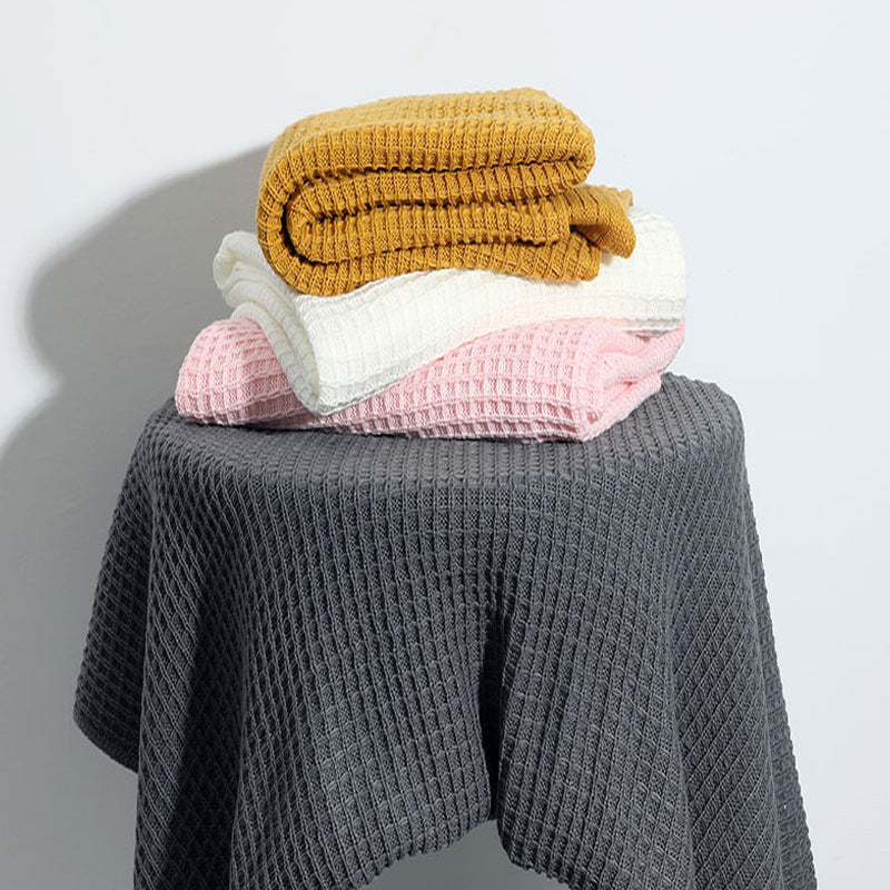 Women knitted throw blanket Bowlift