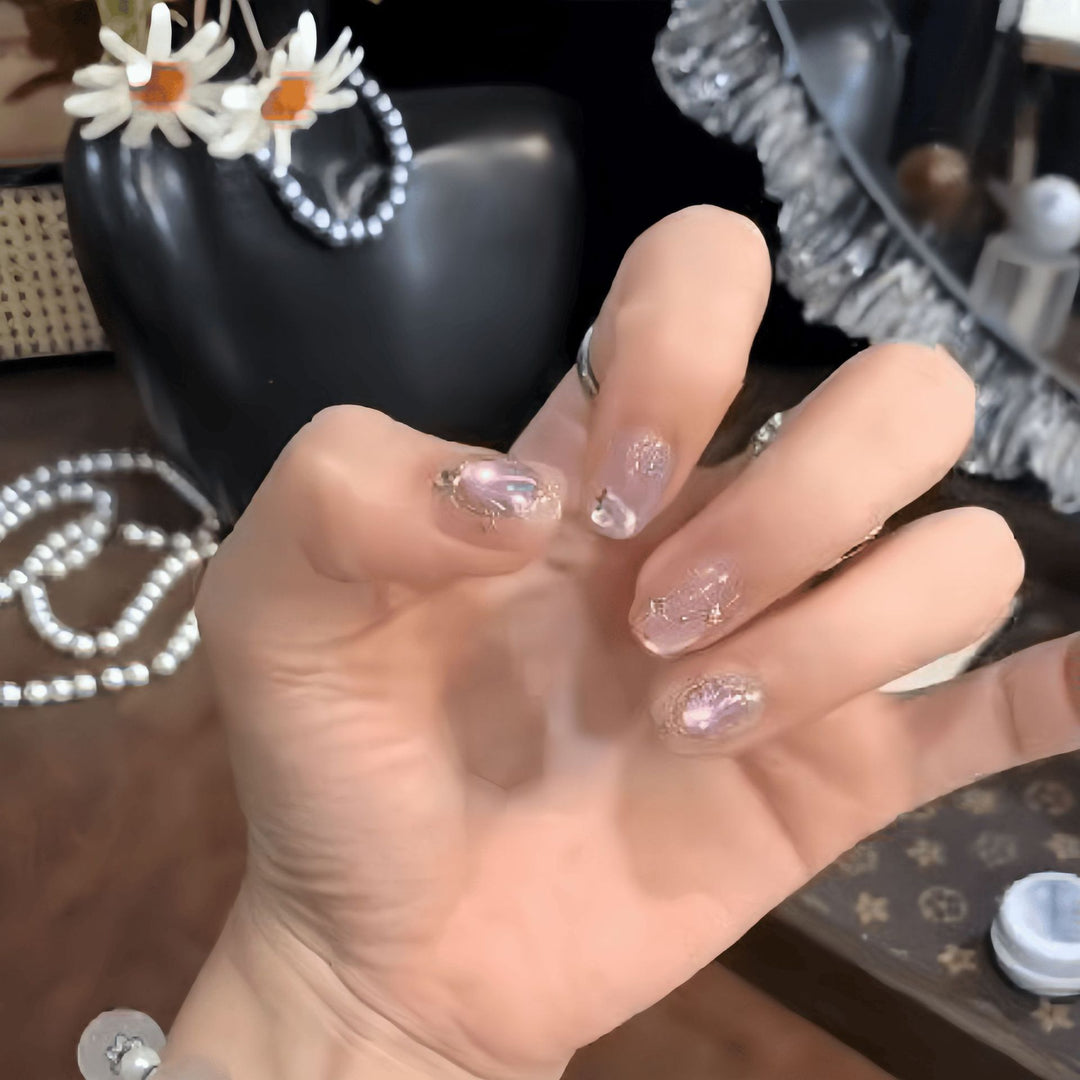Glamorous nail art with glitter effect Bowlift