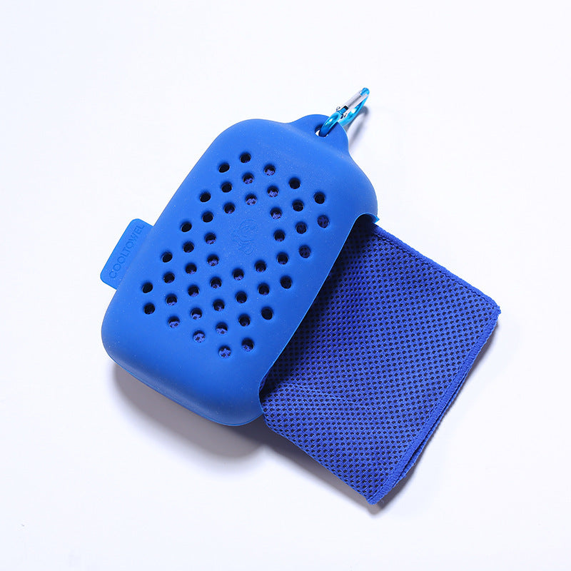 Women Portable Silicone Case with Integrated Cleaning Cloth Bowlift