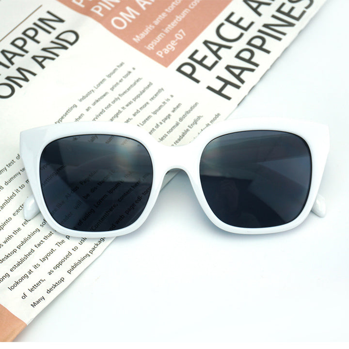 Women Fashion oversized Sunglasses with striking Frame Bowlift