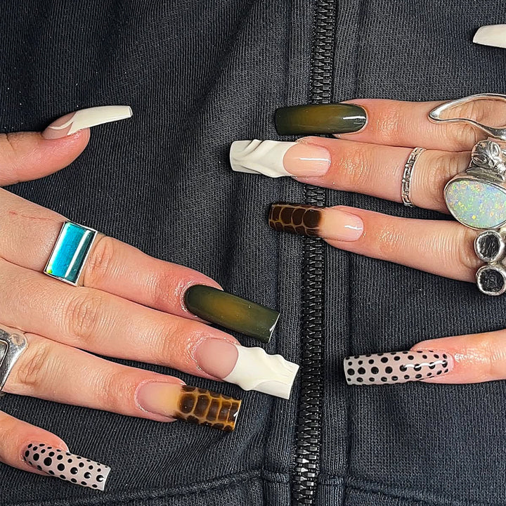Elegant artificial nails with floral and geometric accents Bowlift