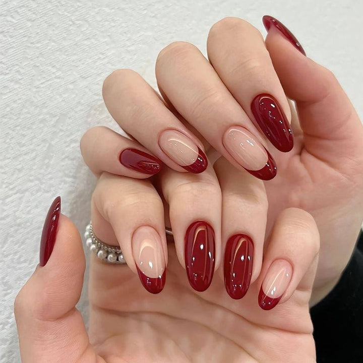Glamorous Press-On Nail Set with Decorative Gemstone Accents Bowlift