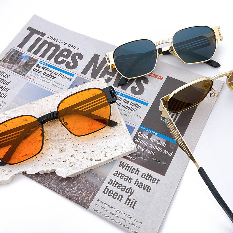 Stylish Oversized Sunglasses in Modern Metal Design Bowlift