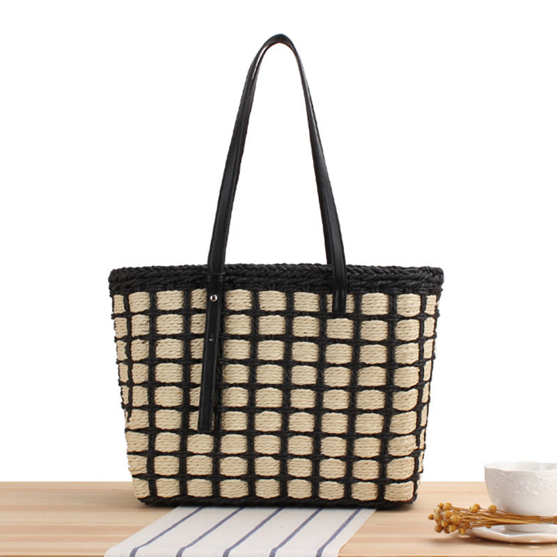 Elegant Straw Bag with Chic Design Bowlift