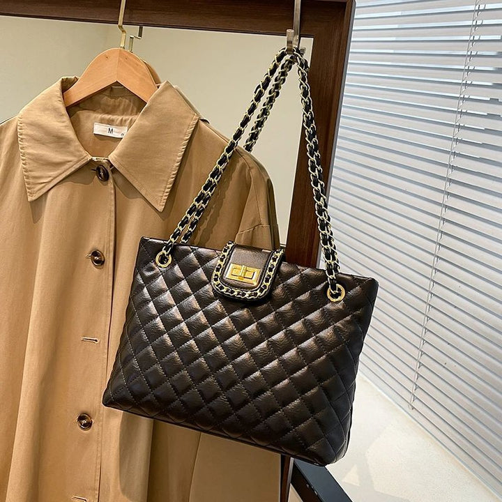 Quilted Elegance Handbag Bowlift
