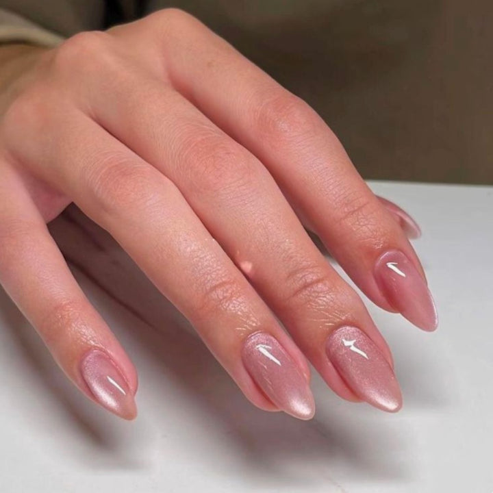 Artificial nails with elegant mirror shine Bowlift