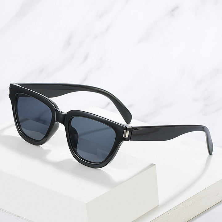 Fashionable Cat-Eye Sunglasses Bowlift