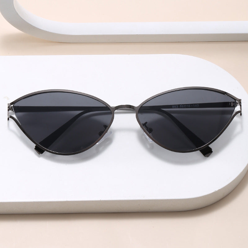 Fashionable Cat-Eye Sunglasses with Thin Metal Frame Bowlift