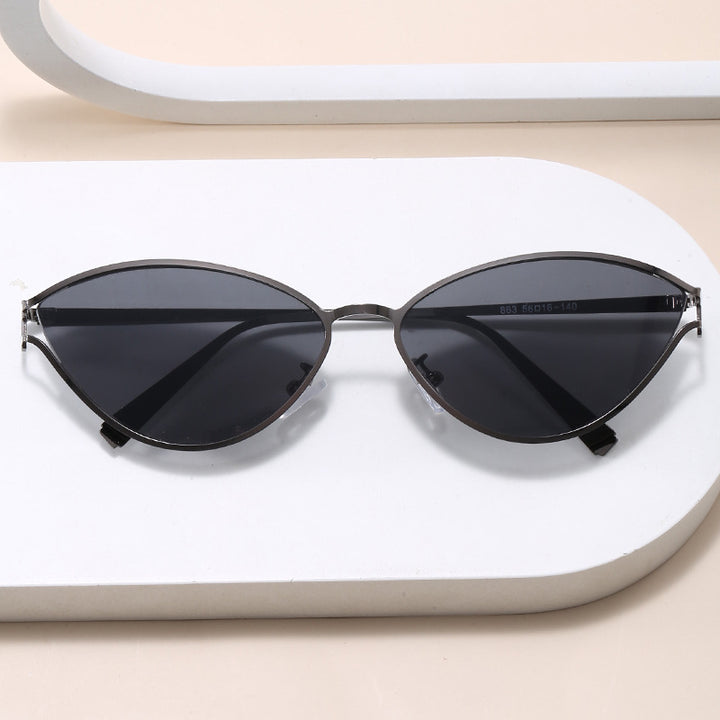 Fashionable Cat-Eye Sunglasses with Thin Metal Frame Bowlift