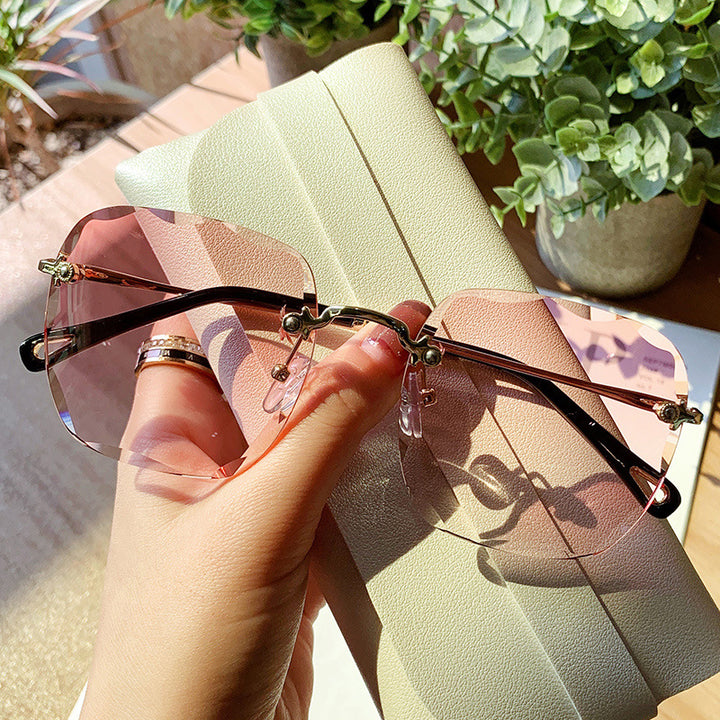 Women's stylish wing sunglasses with high-quality metal frame Bowlift