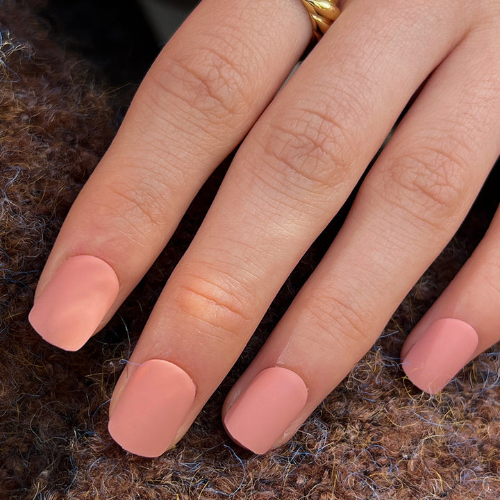 Artificial nail art with matte finish Bowlift