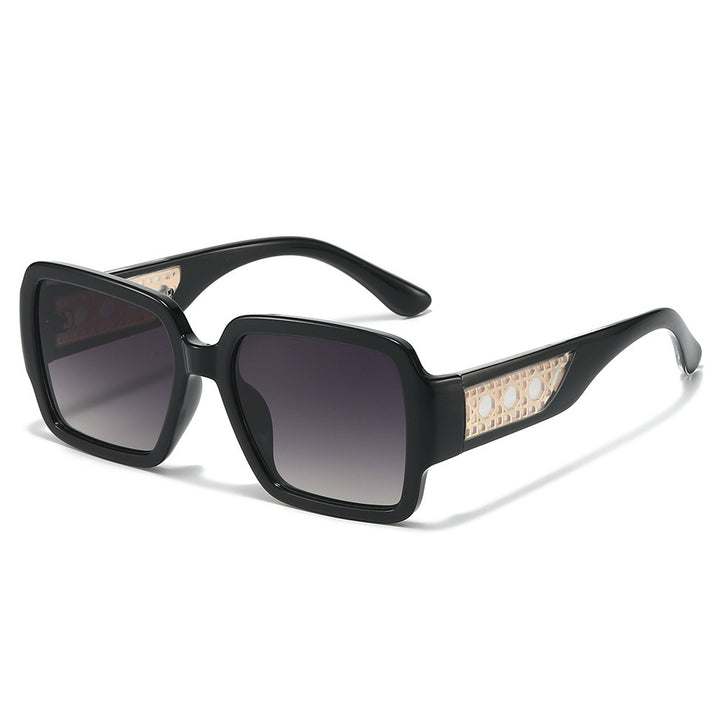 Wide-Brim Retro-Inspired Sunglasses Bowlift