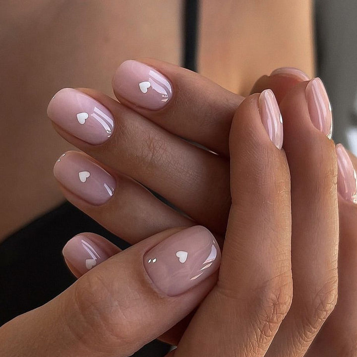 Fake nails with heart decoration Bowlift