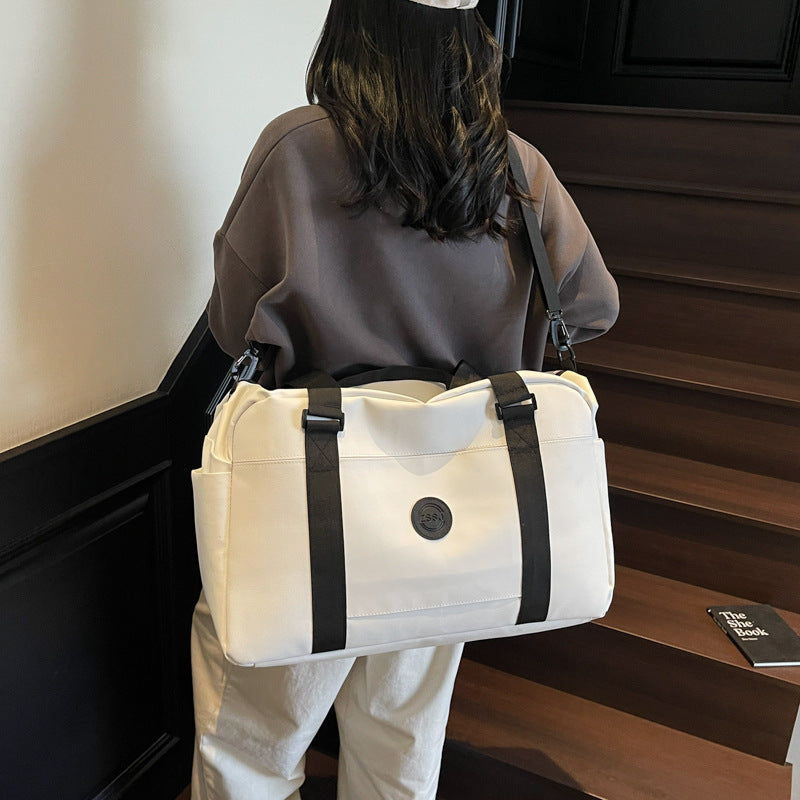 Multifunctional Travel Bag With Durable Outer Material And Practical Interior Bowlift
