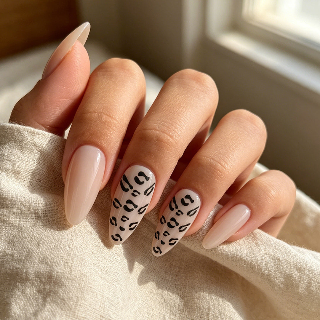Elegant Stiletto Press-On Nails with Animal Print Design Bowlift