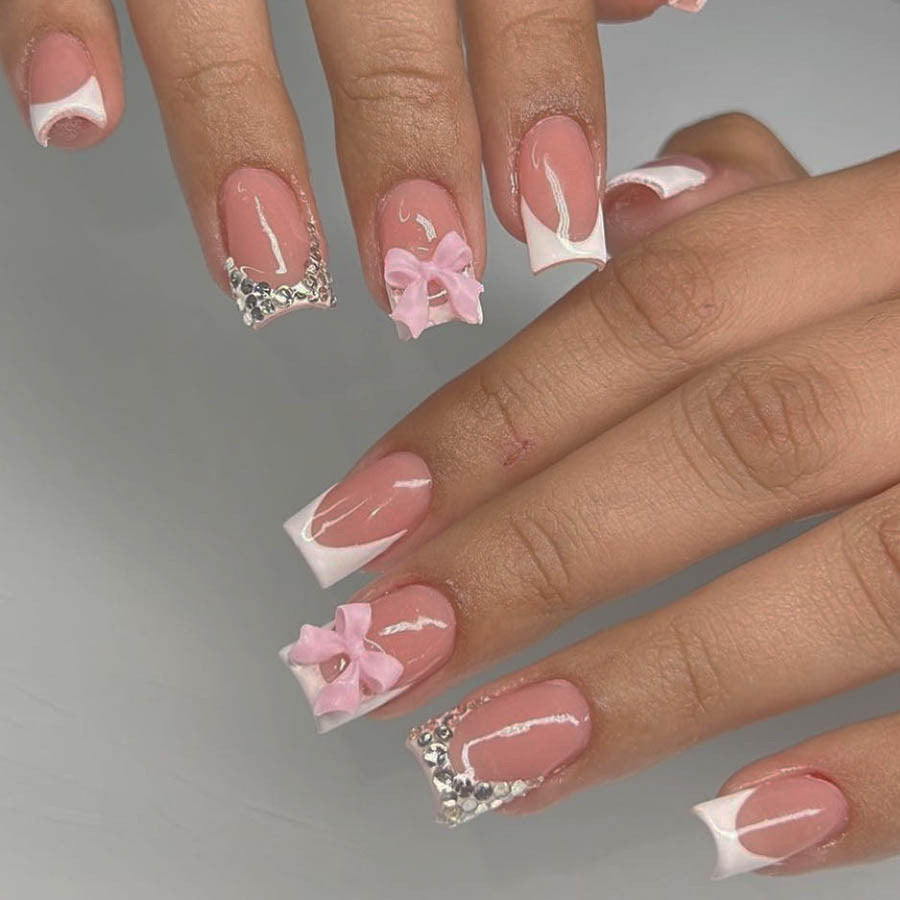 Artificial nail set with elegant details and 3D decorations Bowlift