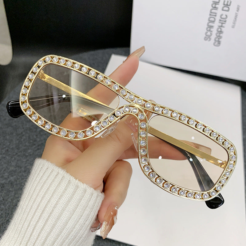 Women's extravagant Cat-Eye sunglasses with golden accents Bowlift
