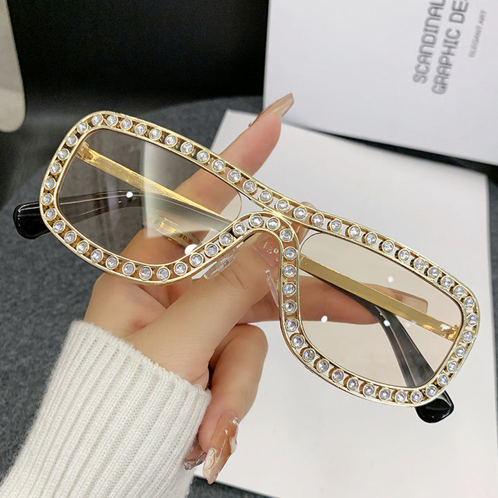 Women's extravagant Cat-Eye sunglasses with golden accents Bowlift