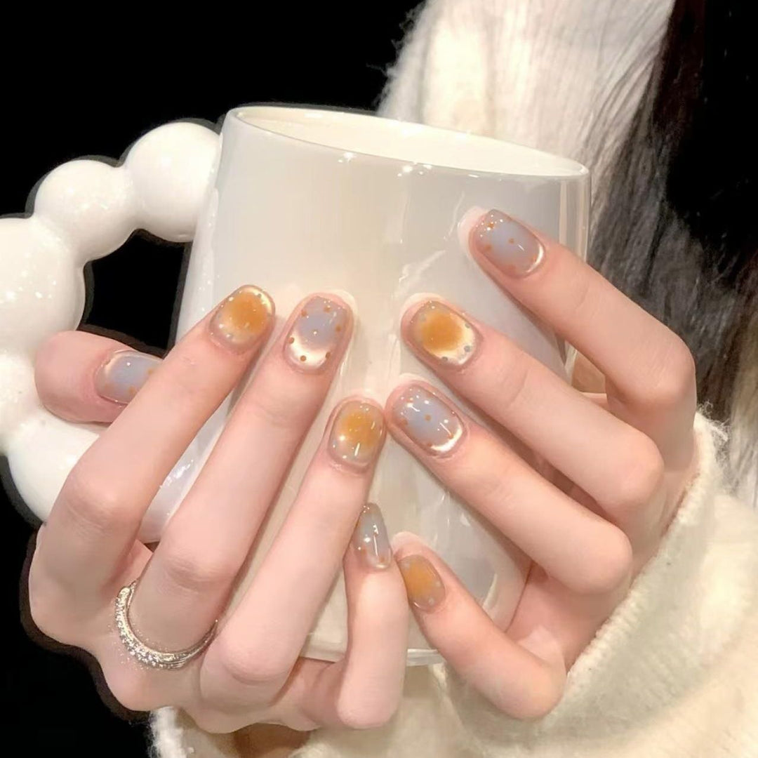 Artificial Nails in Modern Design Bowlift