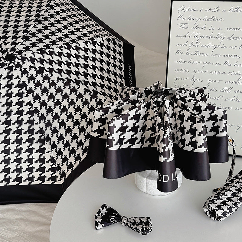 Women Folding Umbrella with Modern Wave Pattern Bowlift