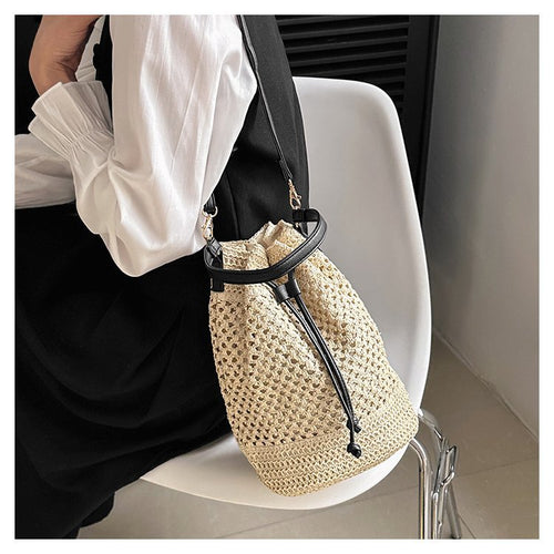 Hand-knotted bags with foldable design Bowlift
