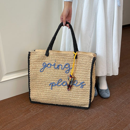 Leisure bag made of woven natural material with colorful pendant Bowlift