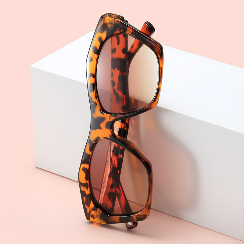 Women's fashionable sunglasses in striking leopard pattern Bowlift
