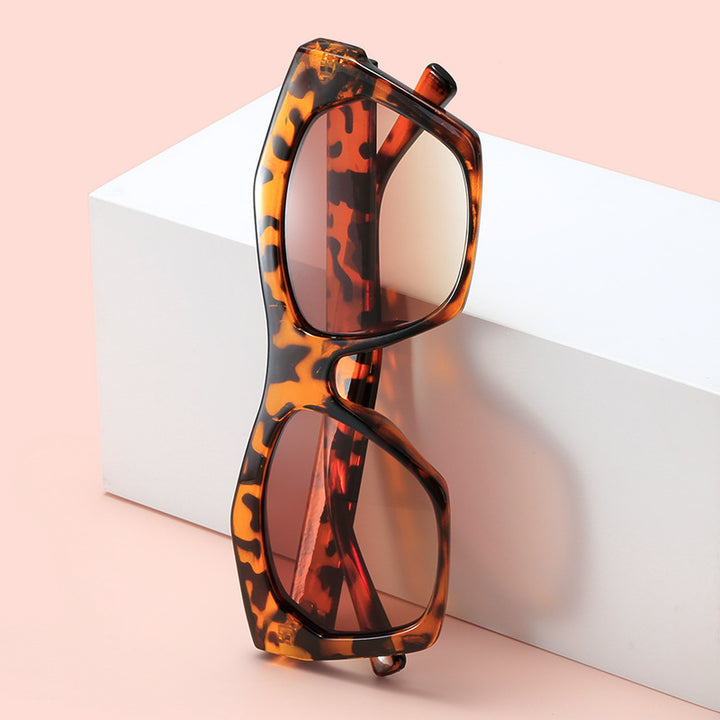 Women's fashionable sunglasses in striking leopard pattern Bowlift