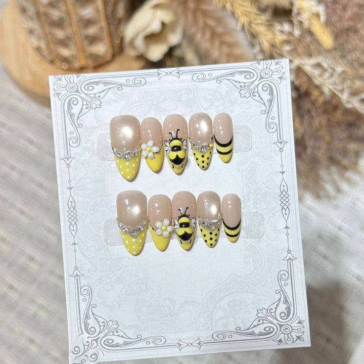 Artistic Bee-Themed Press-On Nail Set Bowlift