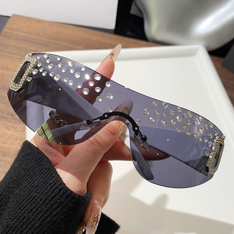 Women's Glamorous Sunglasses with Glitter Accents Bowlift