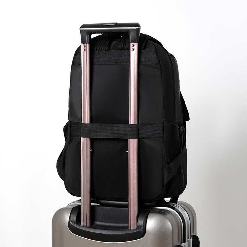 Robust leisure backpack with intelligent compartment design Bowlift