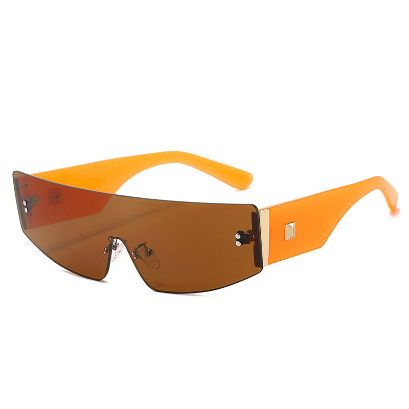Ladies trendy sunglasses with futuristic design Bowlift