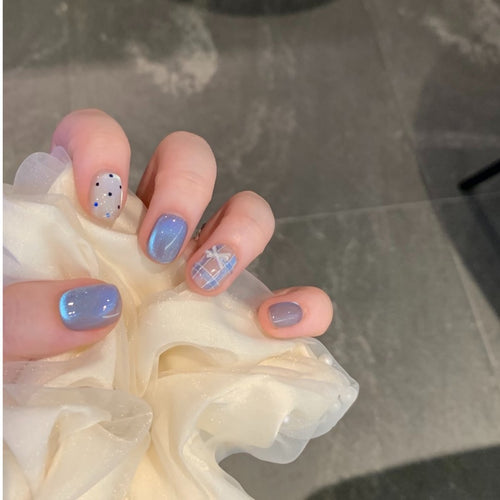 Artificial Nails with Unique Geometric Design Bowlift