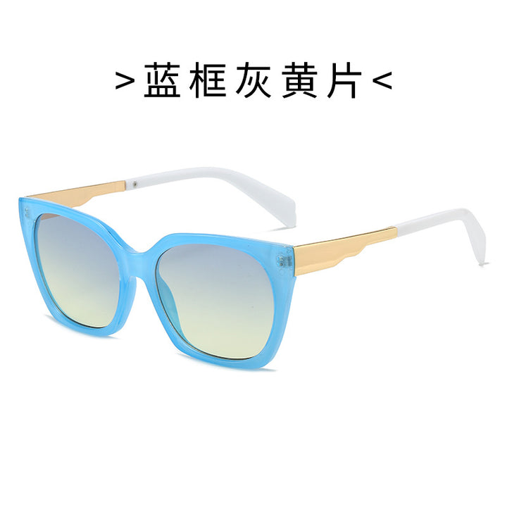 Women's oversized sunglasses with elegant transparent frame and golden accents Bowlift