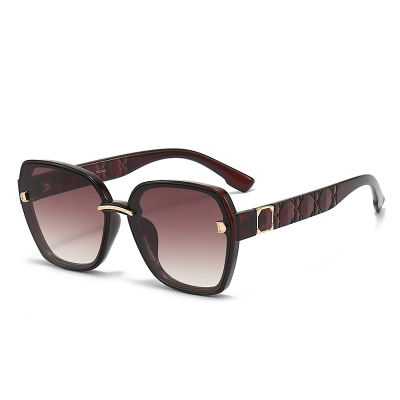 Ladies' sunglasses with a stylish, square frame and elegant details Bowlift