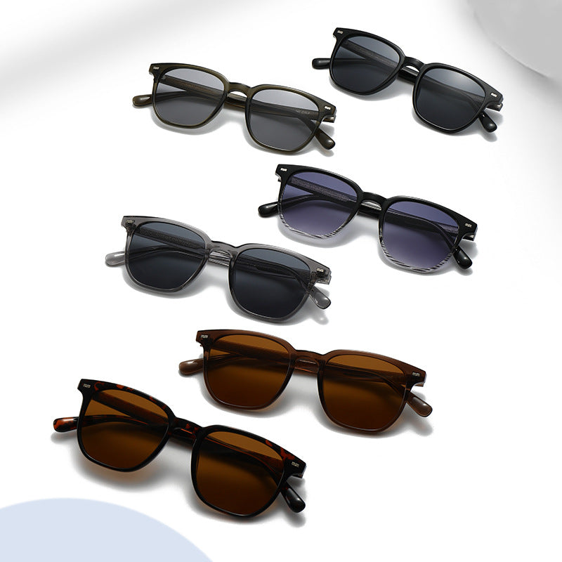 Ladies fashionable sunglasses with trendy gradient Bowlift