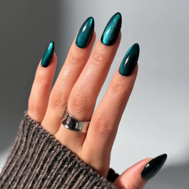 High-Gloss Stiletto Press-On Nail Set with Elegant Finish Bowlift