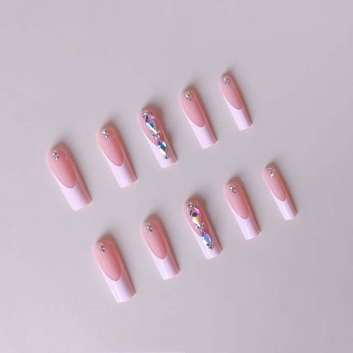 Glamorous Art Nails Bowlift