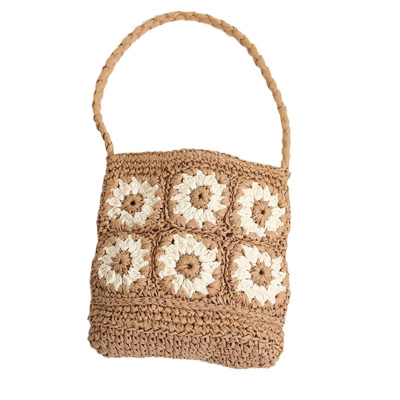 Handcrafted straw bag with floral patterns Bowlift