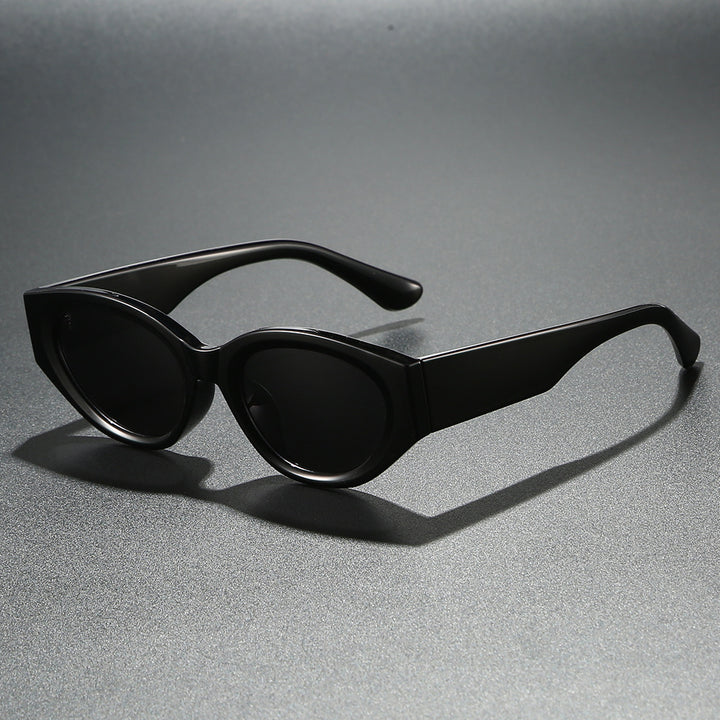 Women Cat-Eye Sunglasses with modern, transparent frame and UV protection Bowlift
