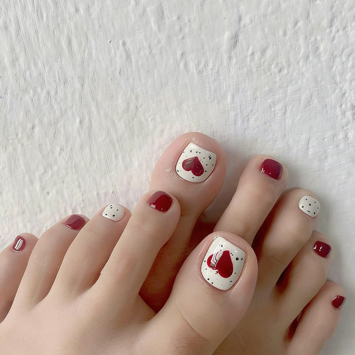 Nail art in romantic heart design Bowlift