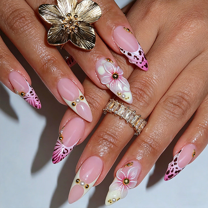 Artful artificial nails with delicate flower patterns Bowlift