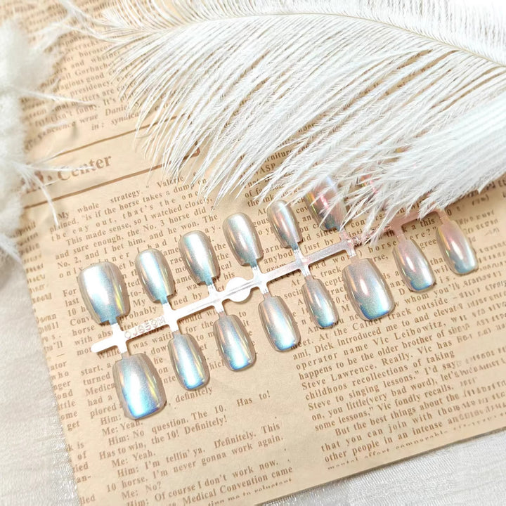 Shiny artificial nails Bowlift