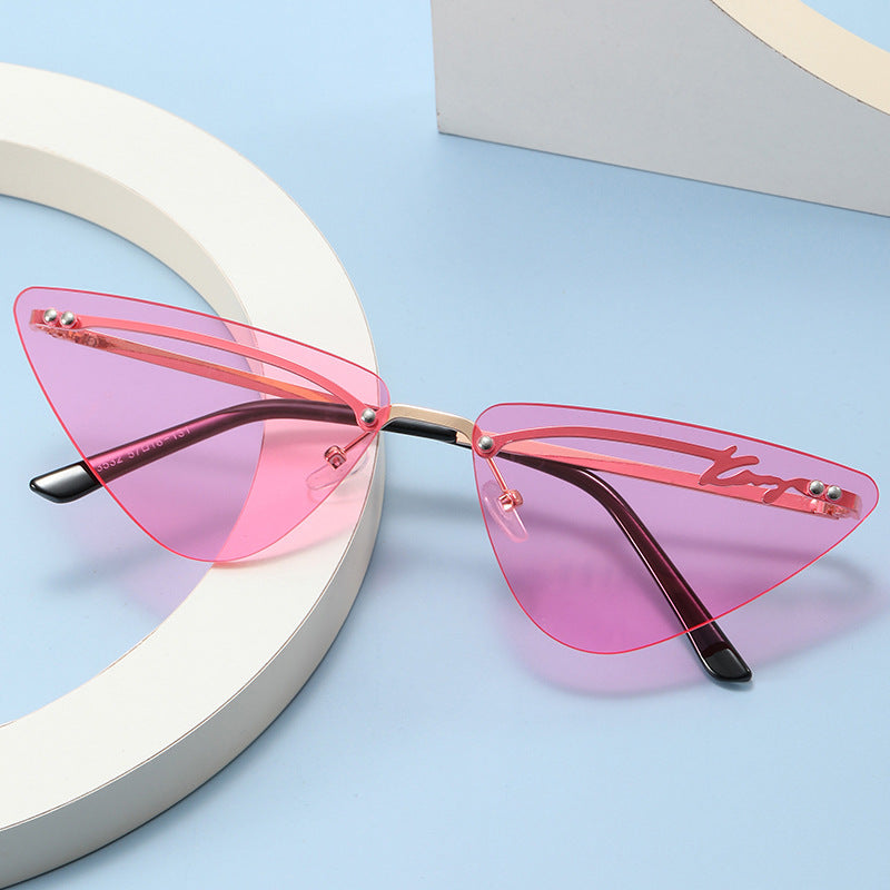 Ladies Trendy Cat-Eye Sunglasses with Feminine Frame Bowlift