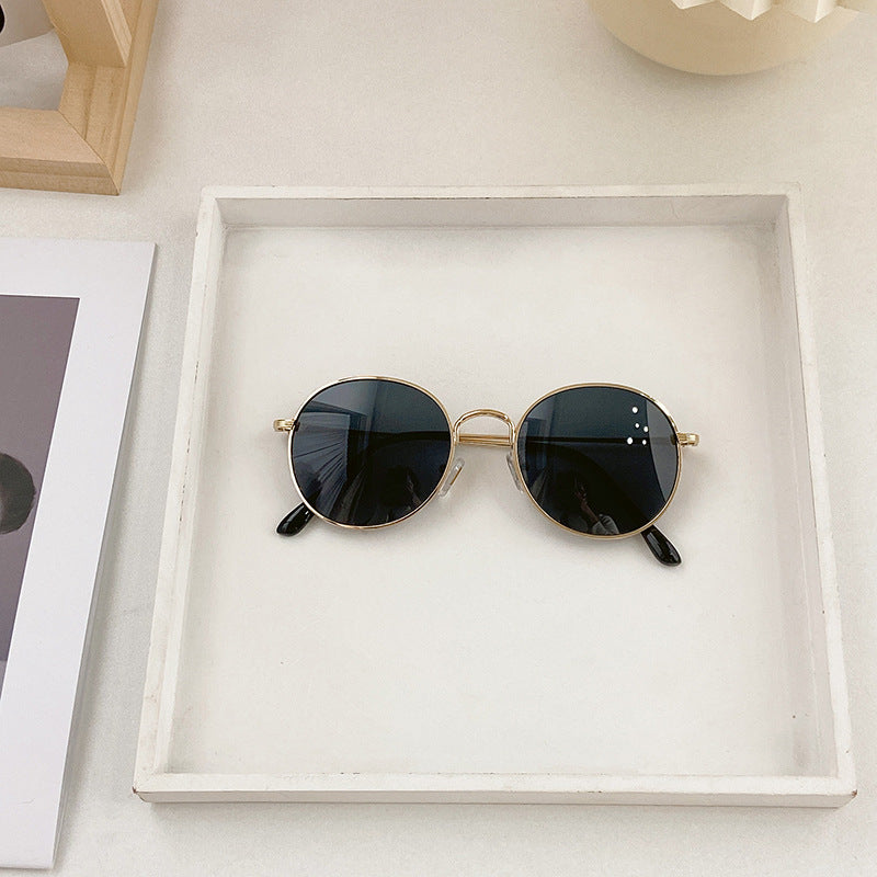 Fashion Round Sunglasses with Golden Frame Bowlift