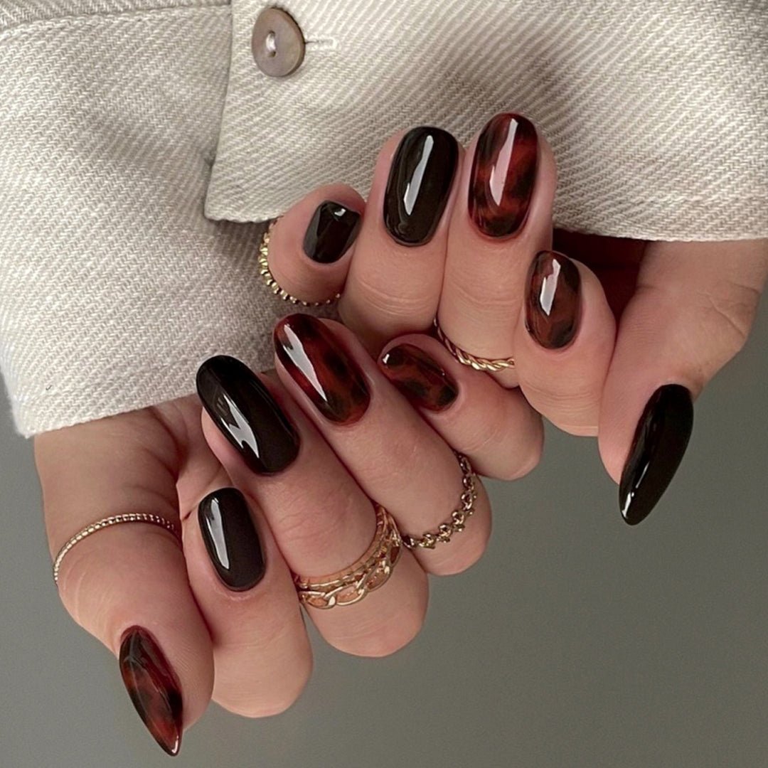 Glamorous artificial nails with glossy finish Bowlift
