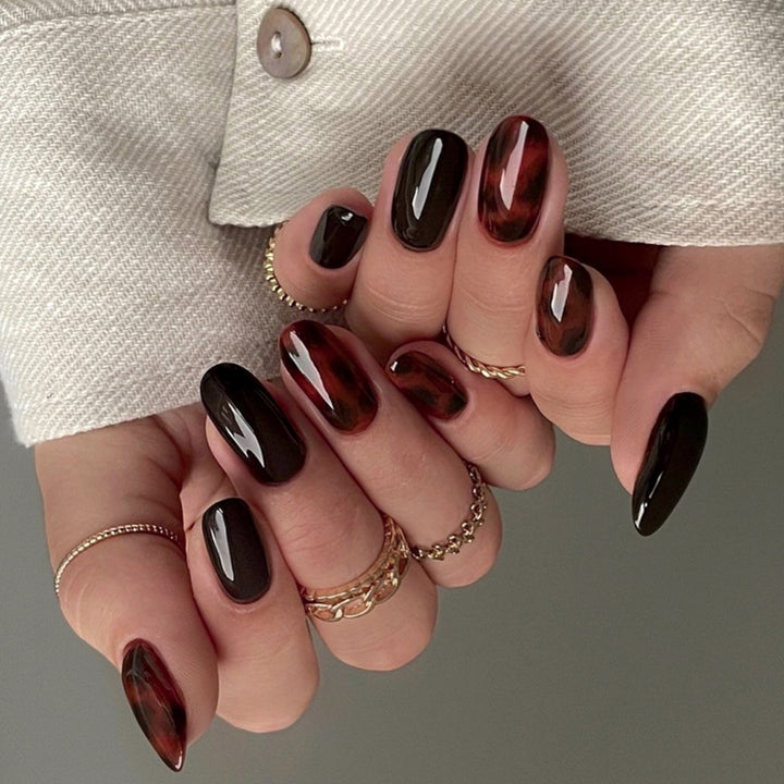Glamorous artificial nails with glossy finish Bowlift