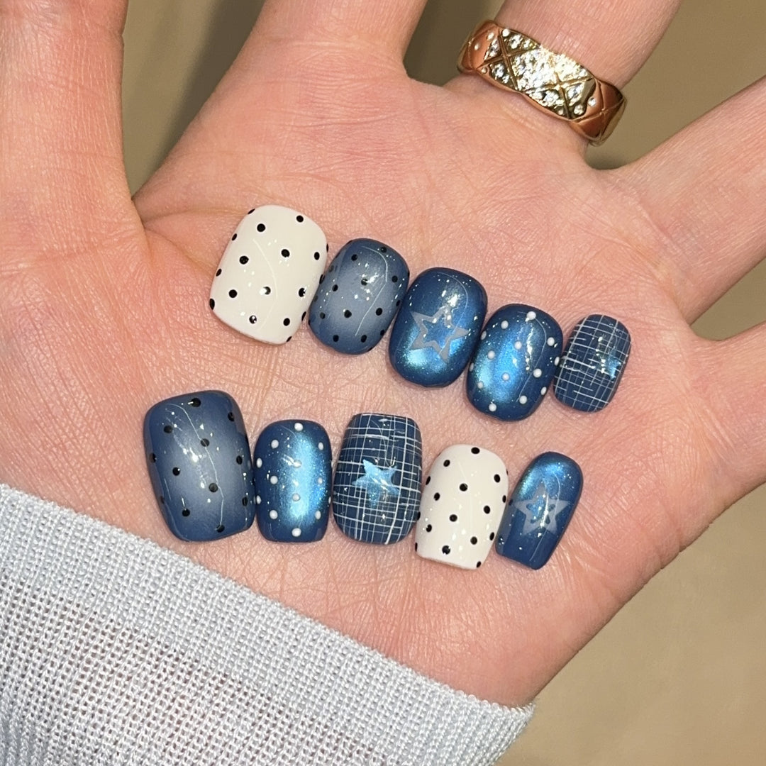 Stylish star and dot design artificial nails Bowlift