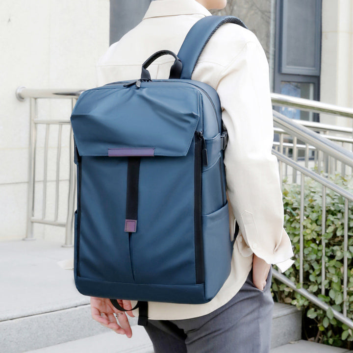 Backpack with Water-Repellent Properties From Bowlift